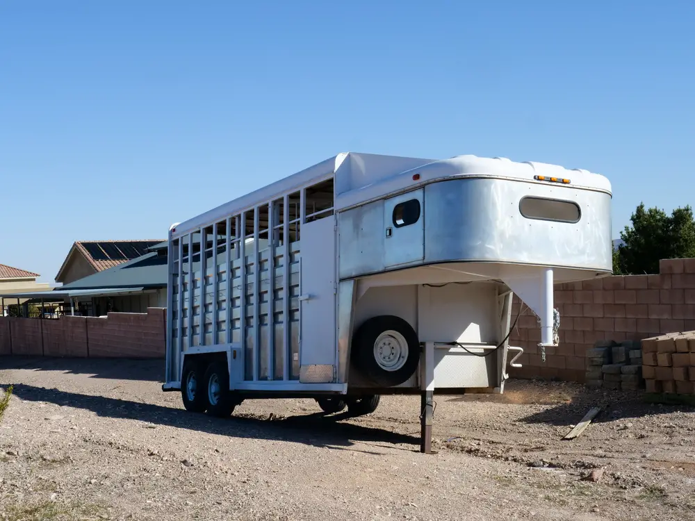 a gooseneck horse trailer
