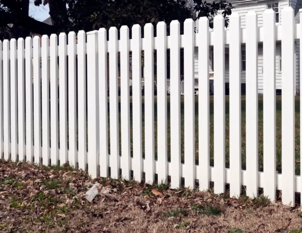 Plastic fence in front of homestead